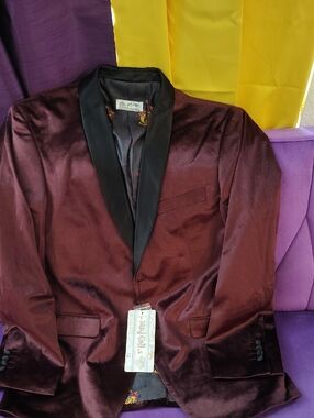Hot Topic Men's Burgundy Velvet Blazer with Black Shawl Lapel